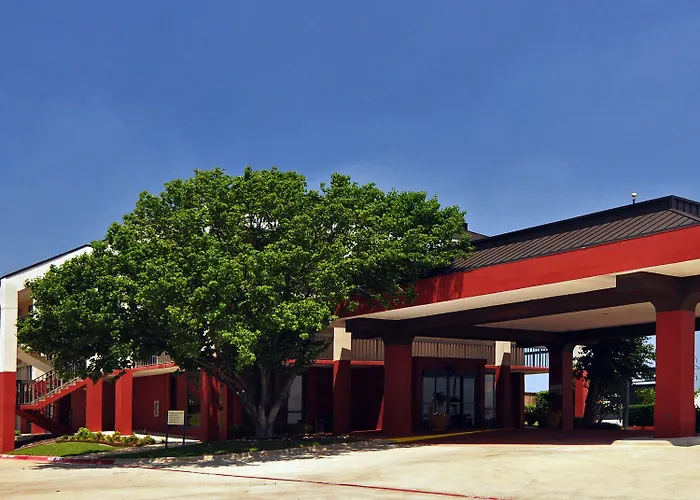 Quality West Worth Inn