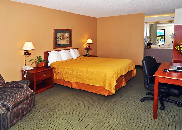 Quality West Worth Inn