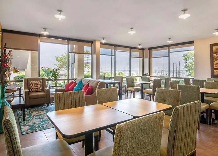 Quality West Worth Inn