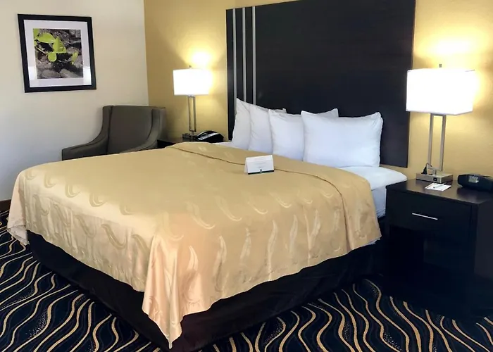 Quality West Worth Inn