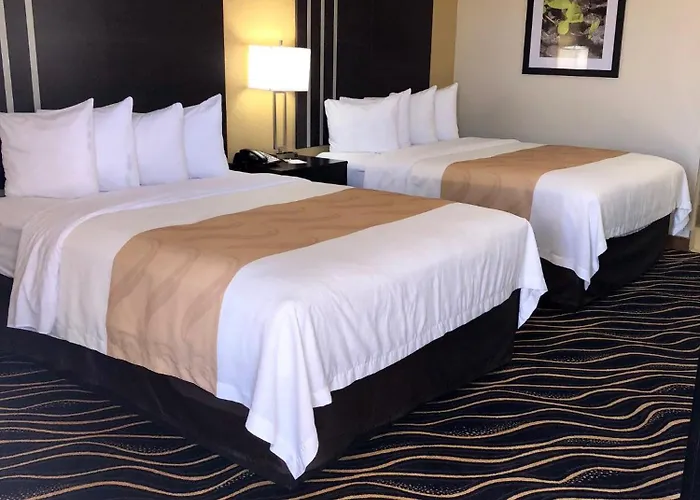 Quality West Worth Inn