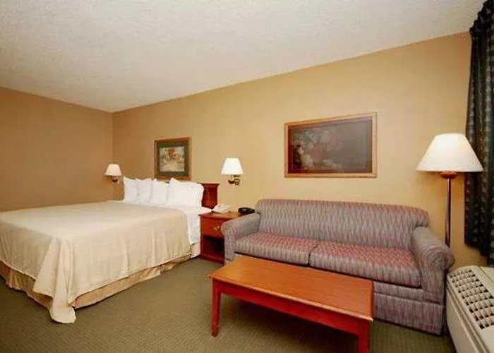 Quality West Worth 4*