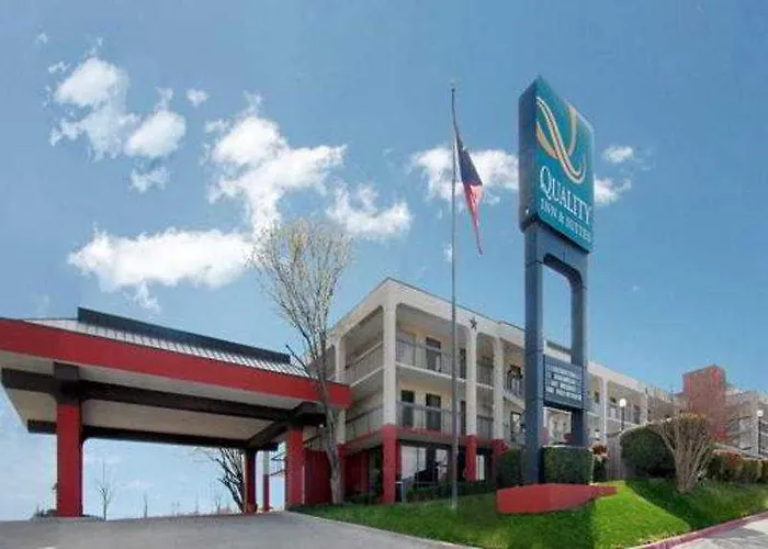 Quality West Worth Inn