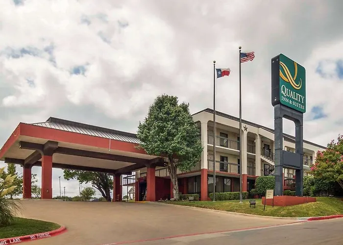 Quality West Worth Inn