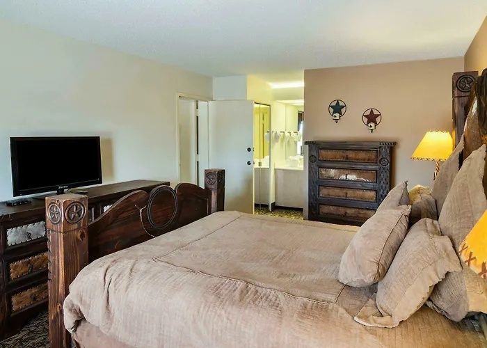 Inn Quality West Worth 4*
