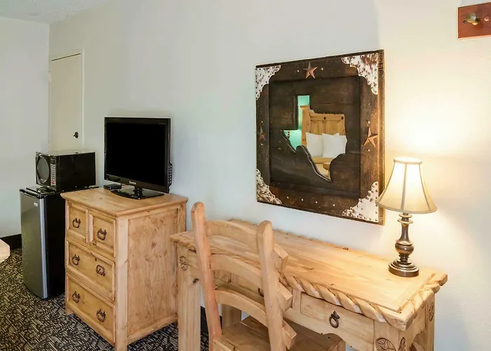 Inn Quality West Worth 4*